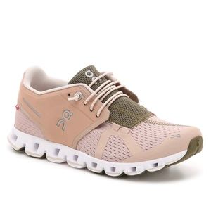 On cloud women’s shoes size 7